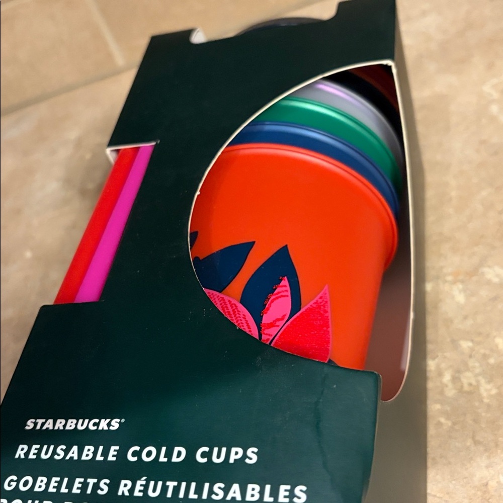 NWT Starbucks holiday 24oz reusable cold cups lids & straws set of 5